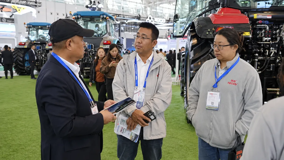 Customers discussing cooperation at Keroty booth S9C05 during the Tianjin agricultural machinery exhibition